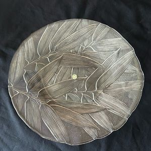 Nova corporation  frosted 14 inch leaf platter
